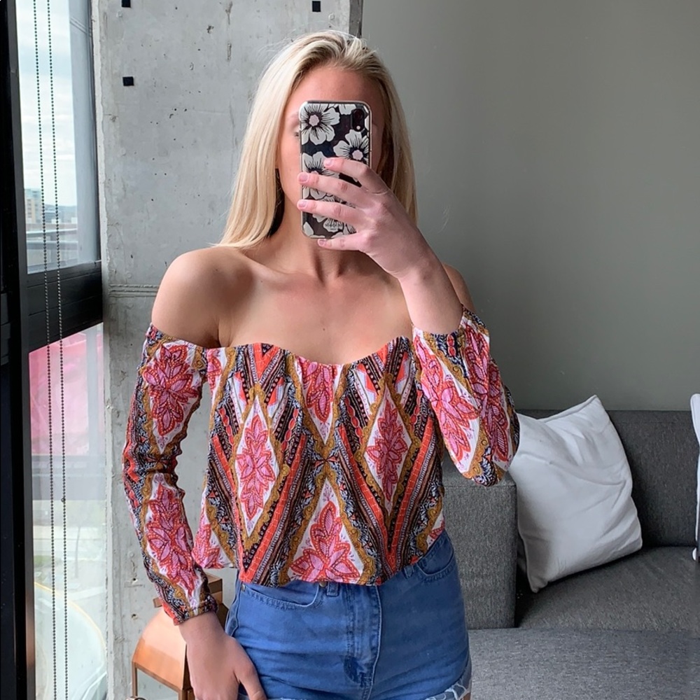 Long sleeved crop top